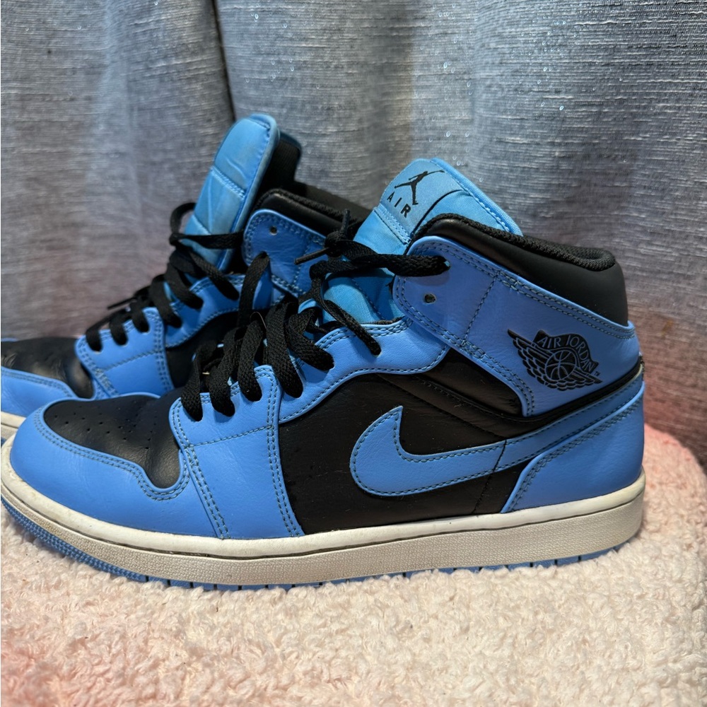 Jordan Men's Sky Blue and Black Sneakers